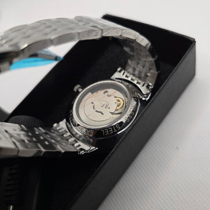 Silver Automatic Dress Watch – White Sunburst Dial, Blue Markers & Stainless Steel Bracelet (Day/Date Display)