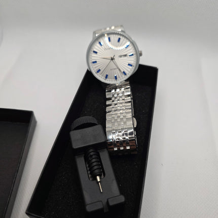 Silver Automatic Dress Watch – White Sunburst Dial, Blue Markers & Stainless Steel Bracelet (Day/Date Display)