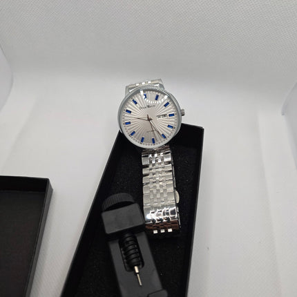 Silver Automatic Dress Watch – White Sunburst Dial, Blue Markers & Stainless Steel Bracelet (Day/Date Display)